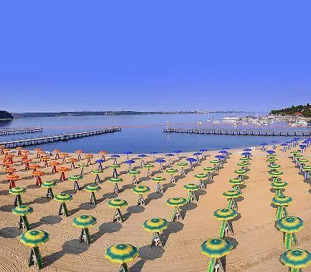 Nyaraló Floating Sea Marina Lux