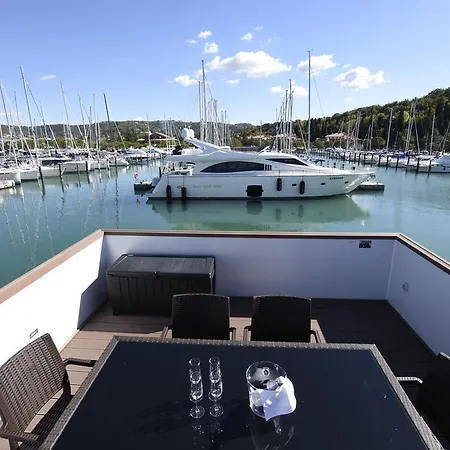 Nyaraló Floating Sea Marina Lux Portorož