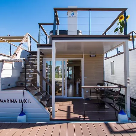 펜션 Floating Sea Marina Lux *