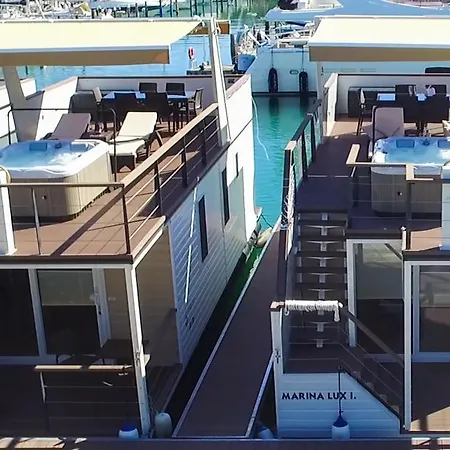 Floating Sea Marina Lux Nyaraló *