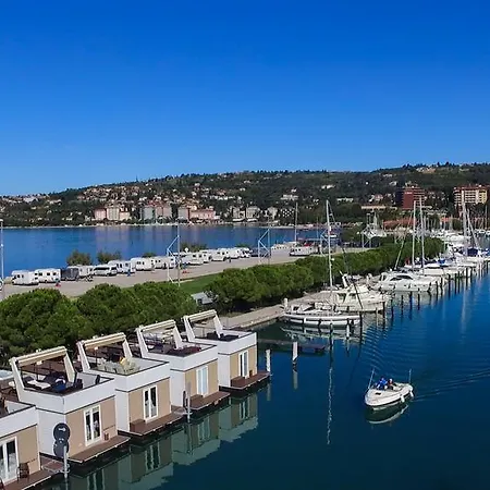 Floating Sea Marina Lux Nyaraló *