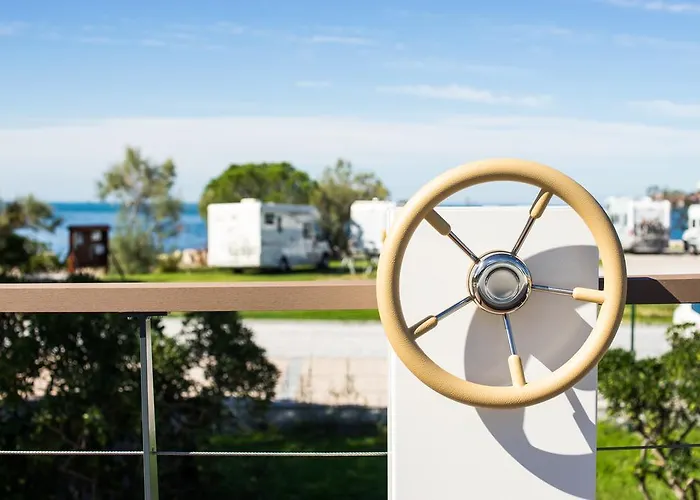 Floating Sea Marina Lux *