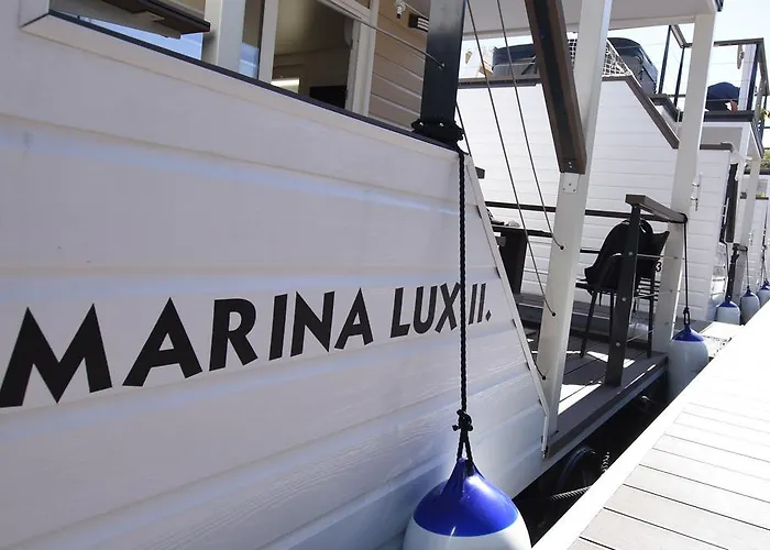 Floating Sea Marina Lux Ferienhaus *