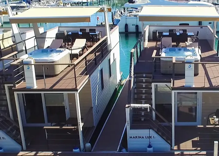 Floating Sea Marina Lux Ferienhaus *