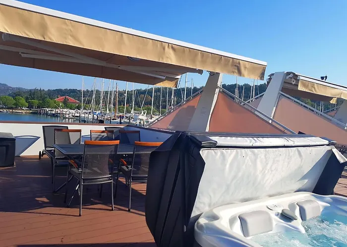 Ferienhaus Floating Sea Marina Lux